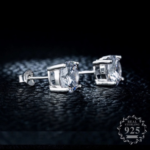 Stunning 1 Ct cz Earings - Picture 3 of 5